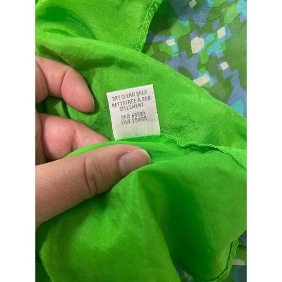 Elegant Green Patterned Mini Dress - Picture 16 of 16